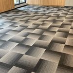 Karpet Tile untuk Kantor: Panduan Memilih Lantai yang Nyaman dan Profesional